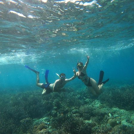 Dua Putri Komodo Homestay エクステリア 写真