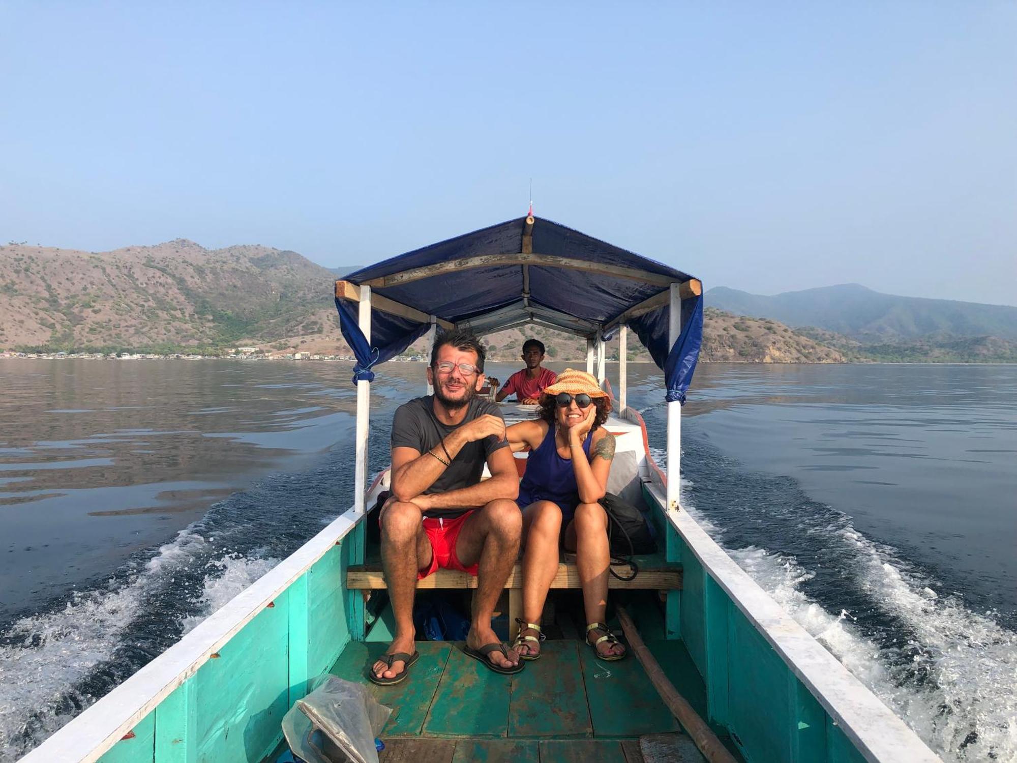 Dua Putri Komodo Homestay エクステリア 写真