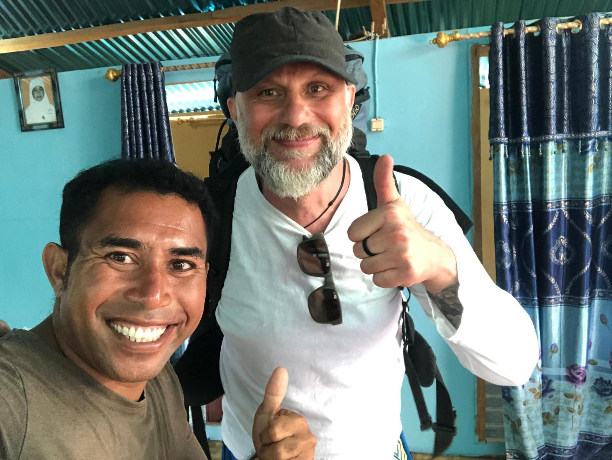 Dua Putri Komodo Homestay エクステリア 写真