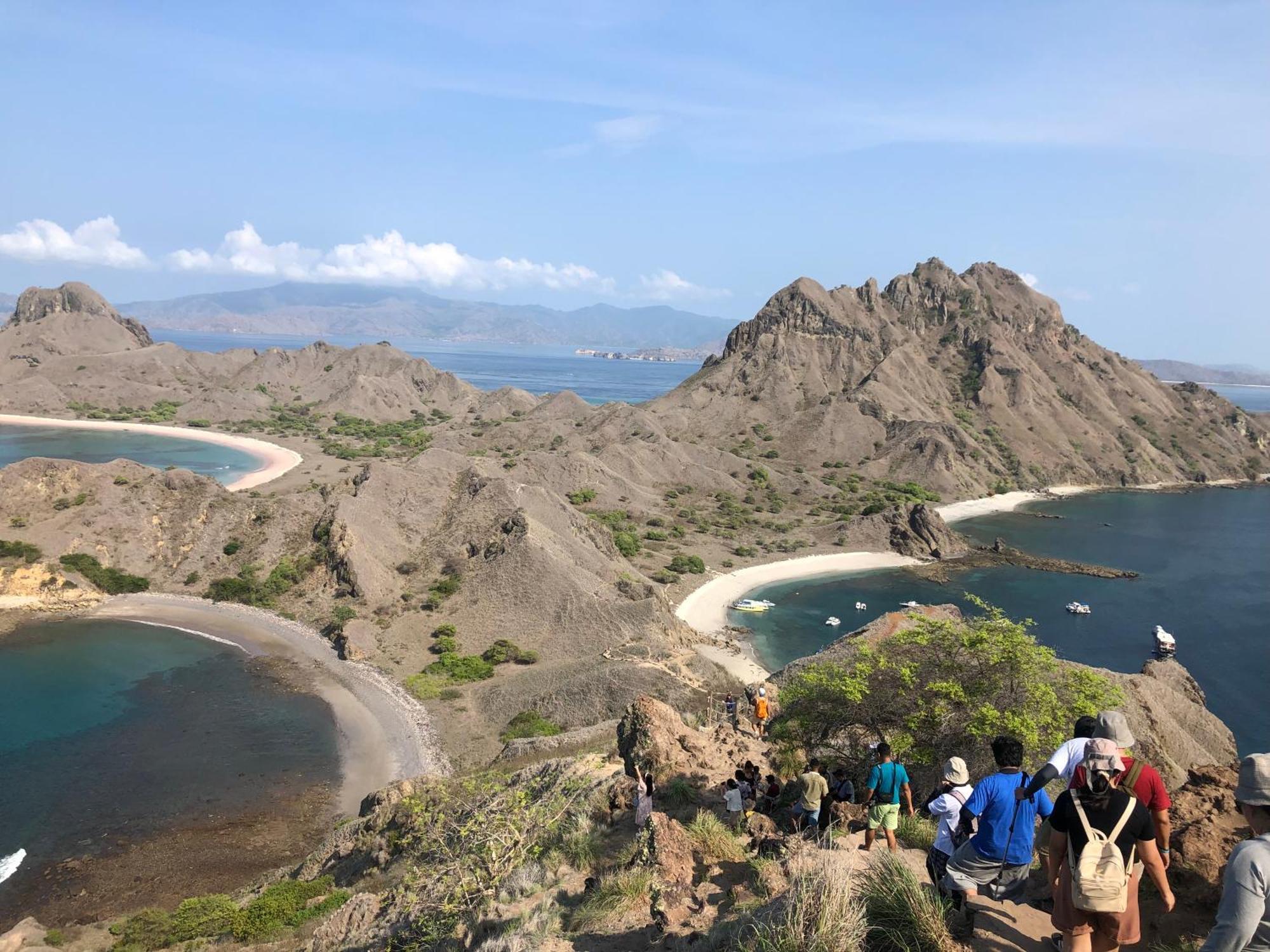 Dua Putri Komodo Homestay エクステリア 写真