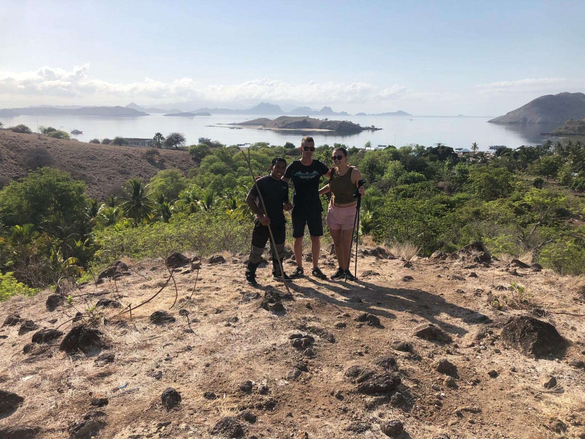 Dua Putri Komodo Homestay エクステリア 写真
