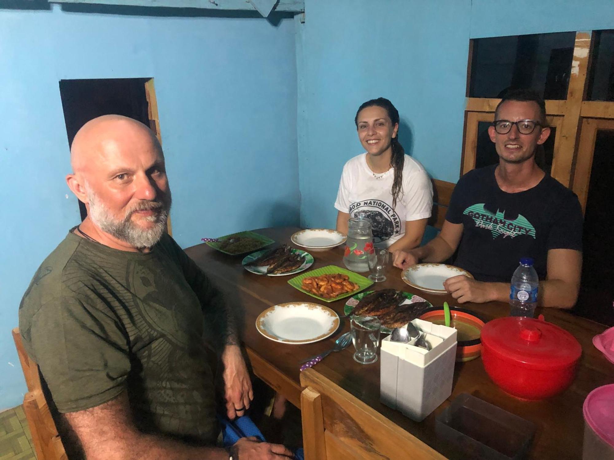 Dua Putri Komodo Homestay エクステリア 写真