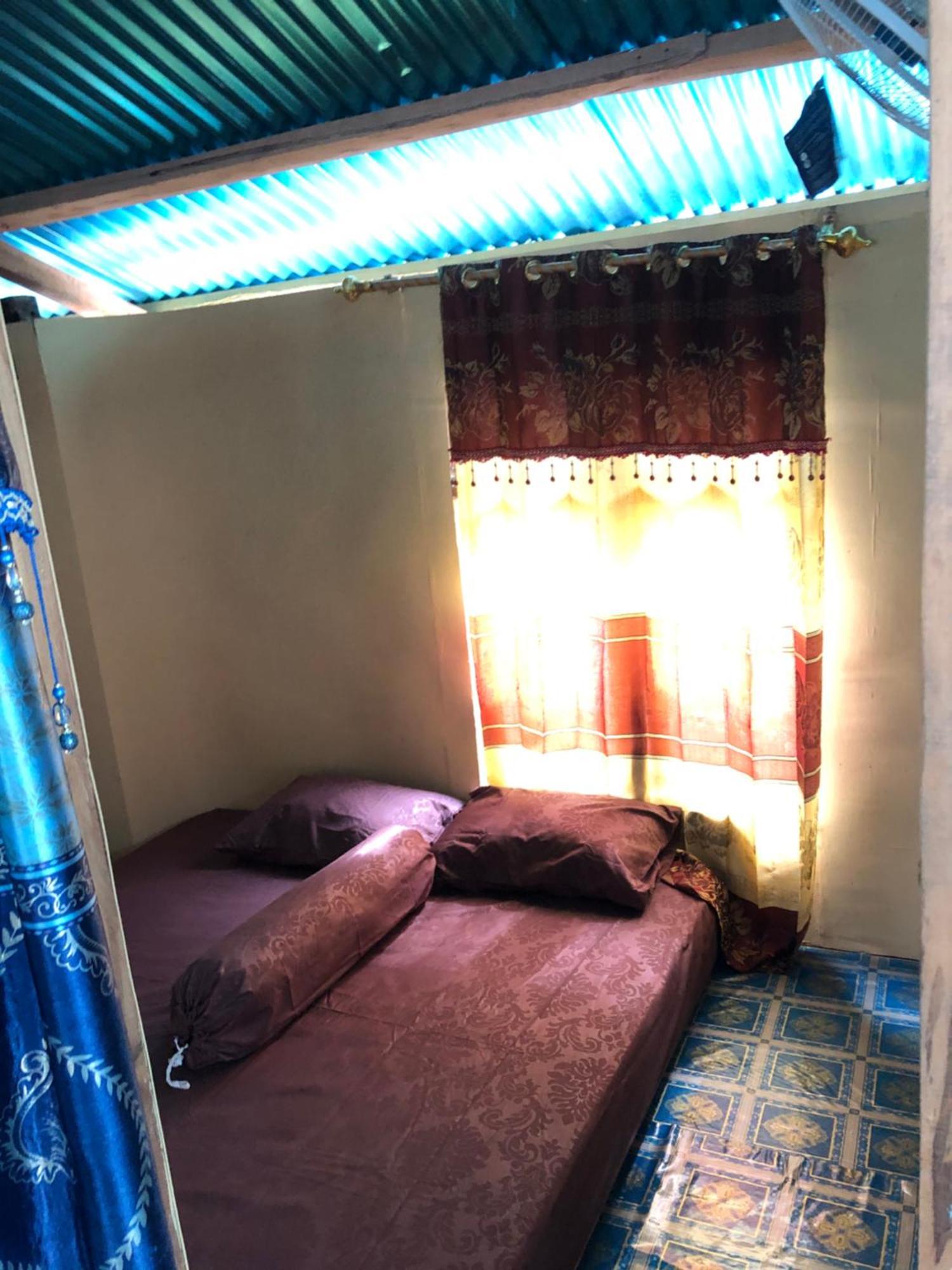 Dua Putri Komodo Homestay エクステリア 写真