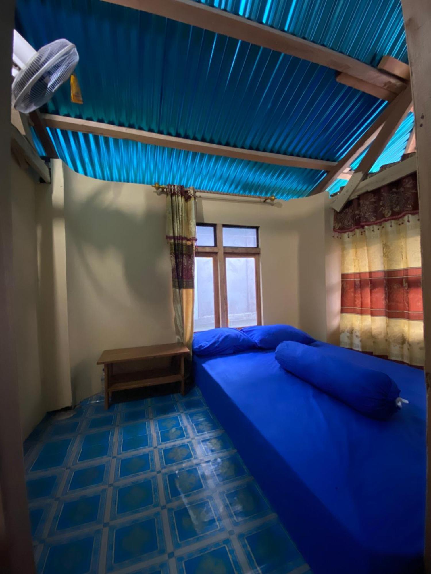 Dua Putri Komodo Homestay エクステリア 写真
