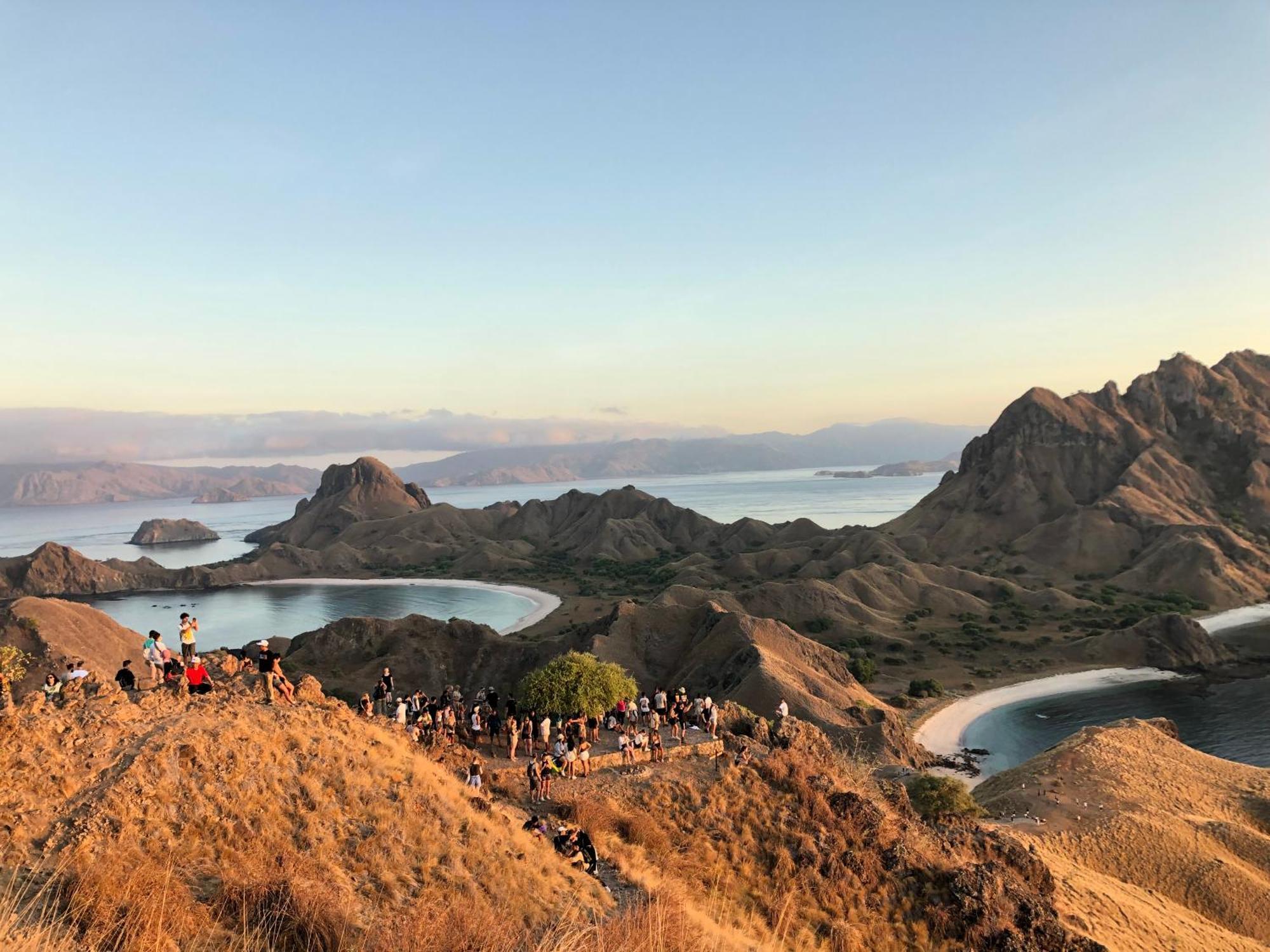 Dua Putri Komodo Homestay エクステリア 写真