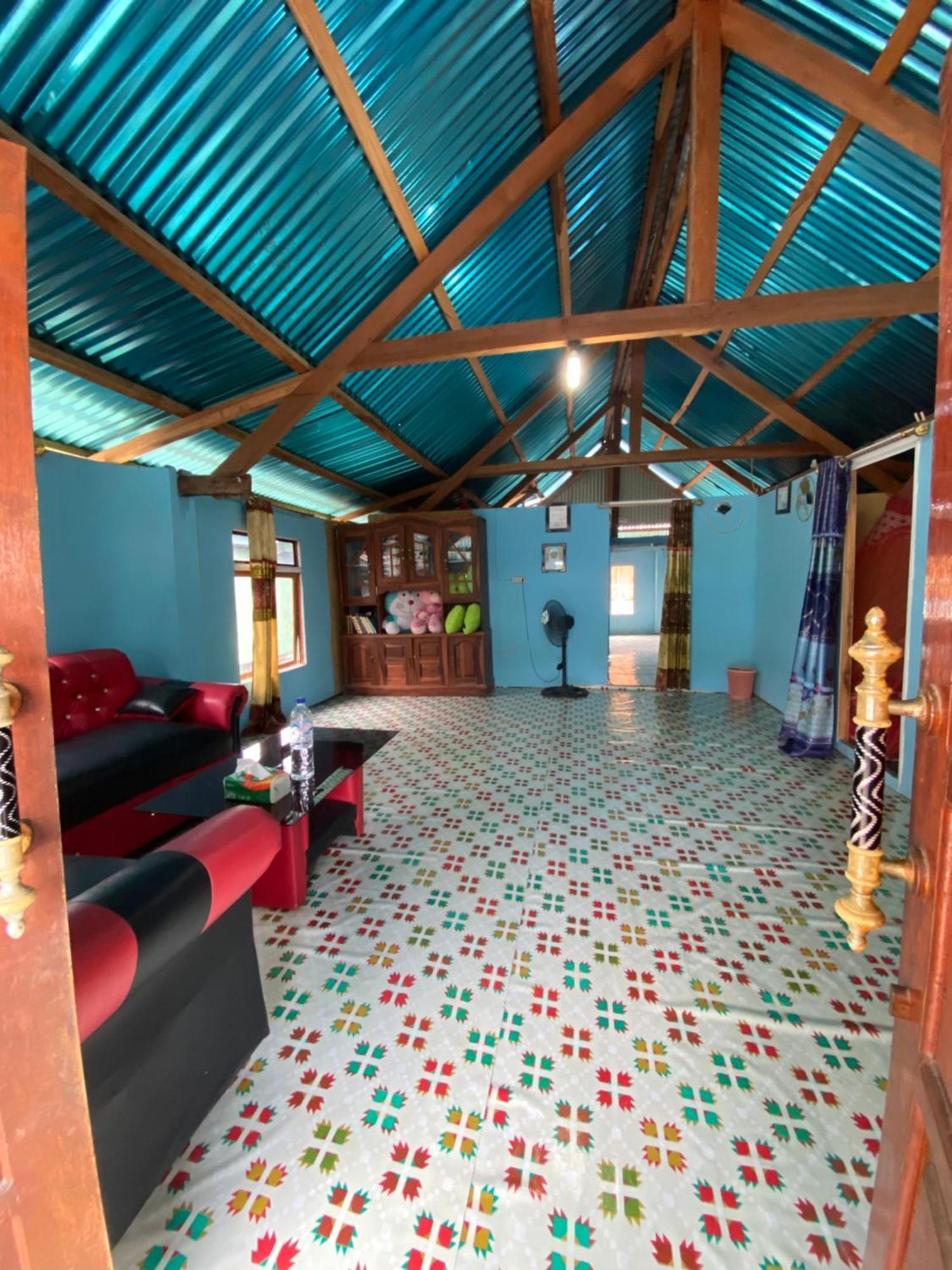 Dua Putri Komodo Homestay エクステリア 写真