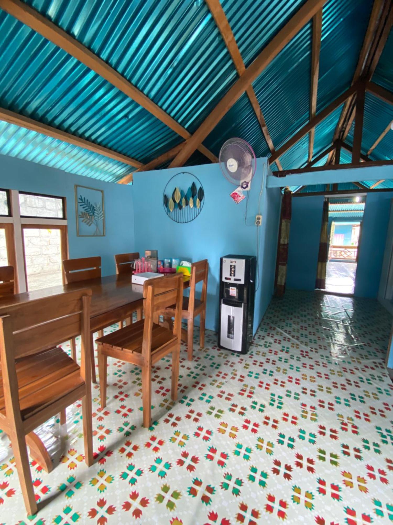 Dua Putri Komodo Homestay エクステリア 写真
